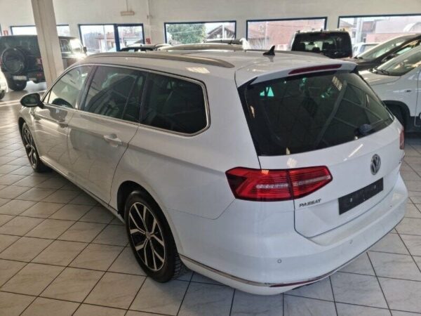 Volkswagen Passat Variant 2.0 TDI 190 CV 4MOTION DSG Highline BMT - immagine 5