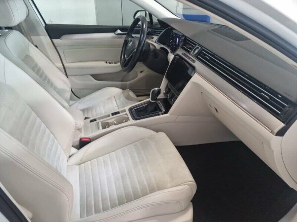 Volkswagen Passat Variant 2.0 TDI 190 CV 4MOTION DSG Highline BMT - immagine 6