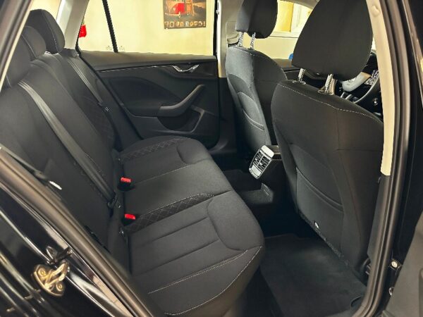 SKODA Kamiq Kamiq 1.6 TDI SCR DSG Ambition - immagine 14