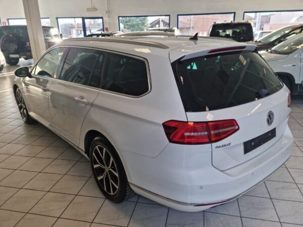 VOLKSWAGEN Passat 8ª serie Passat Variant 2.0 TDI 190 CV 4MOTION DSG Highline BMT - immagine 5