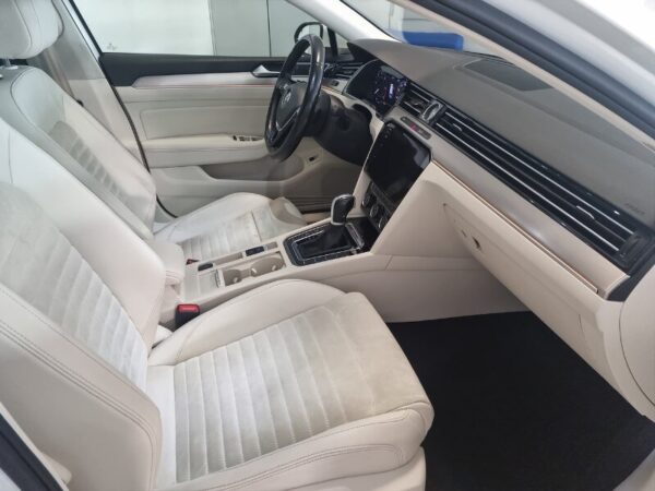 VOLKSWAGEN Passat 8ª serie Passat Variant 2.0 TDI 190 CV 4MOTION DSG Highline BMT - immagine 6
