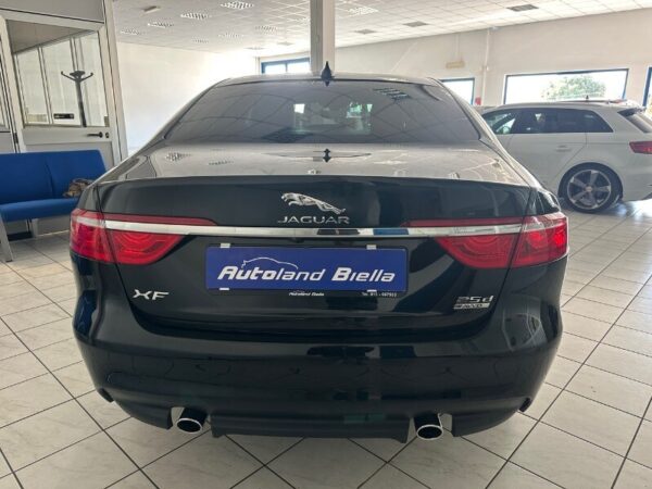 JAGUAR XF 2ª serie  (X260) XF 2.0 D 240 CV AWD aut. Prestige - immagine 7