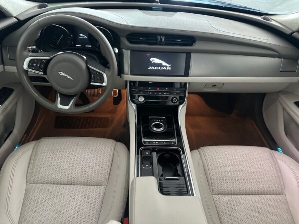 JAGUAR XF 2ª serie  (X260) XF 2.0 D 240 CV AWD aut. Prestige - immagine 8