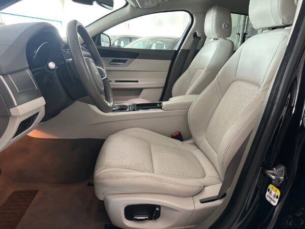 JAGUAR XF 2ª serie  (X260) XF 2.0 D 240 CV AWD aut. Prestige - immagine 11