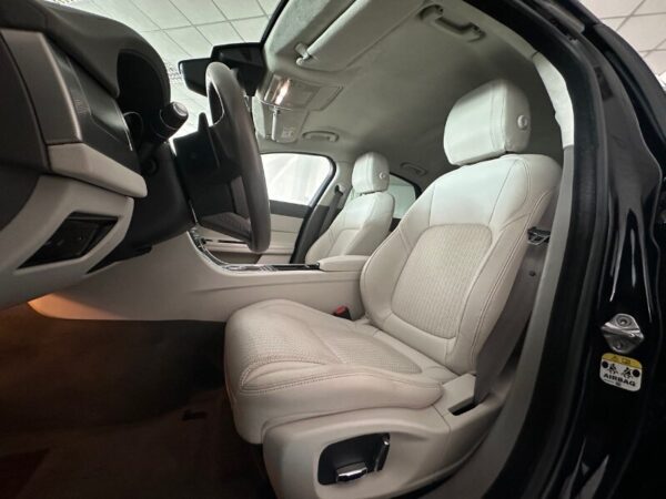 JAGUAR XF 2ª serie  (X260) XF 2.0 D 240 CV AWD aut. Prestige - immagine 13