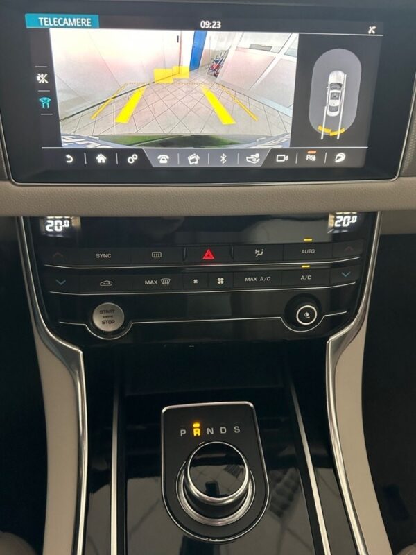 JAGUAR XF 2ª serie  (X260) XF 2.0 D 240 CV AWD aut. Prestige - immagine 15