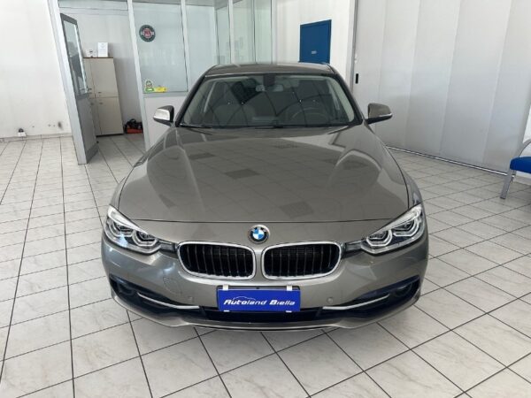 BMW Serie 3    (F30/31) 318d xDrive Sport - immagine 2