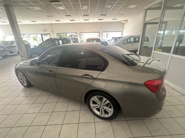 BMW Serie 3    (F30/31) 318d xDrive Sport - immagine 3