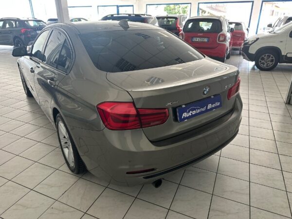 BMW Serie 3    (F30/31) 318d xDrive Sport - immagine 4