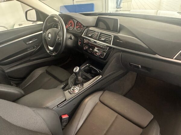 BMW Serie 3    (F30/31) 318d xDrive Sport - immagine 6