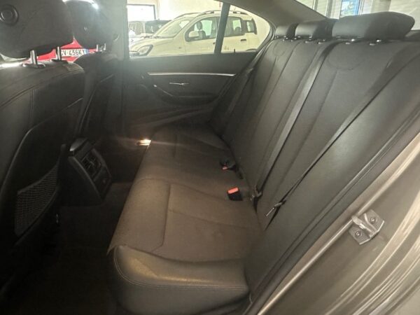 BMW Serie 3    (F30/31) 318d xDrive Sport - immagine 14