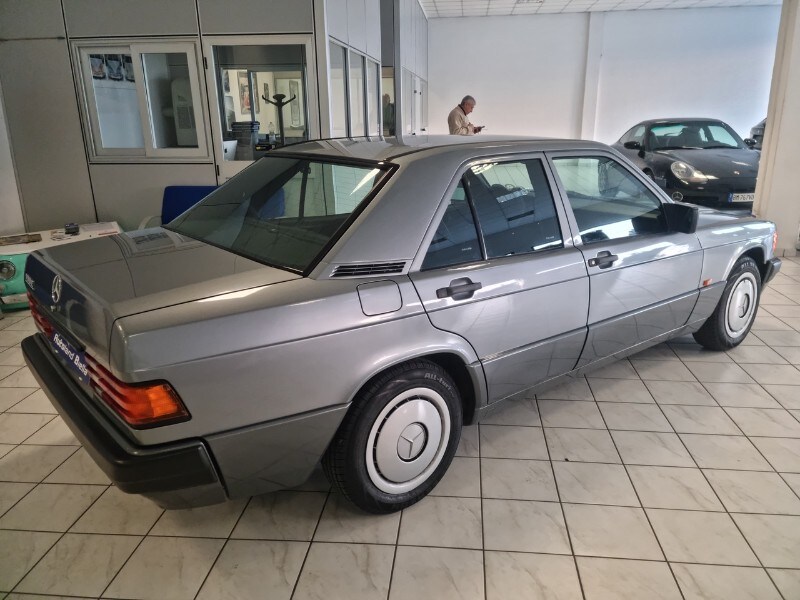 MERCEDES 190 2.0 E - immagine 5