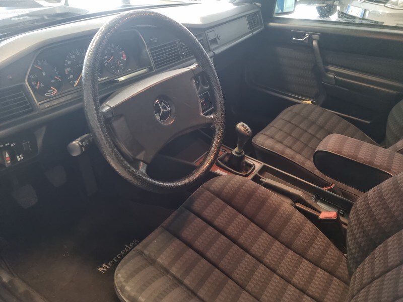 MERCEDES 190 2.0 E - immagine 12