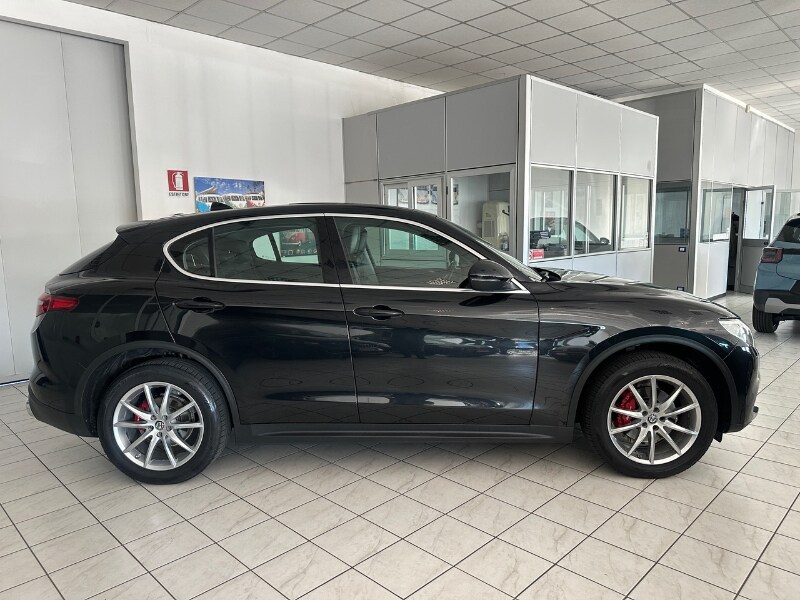 ALFA ROMEO Stelvio Stelvio 2.2 Turbodiesel 210 CV AT8 Q4 Executive - immagine 4